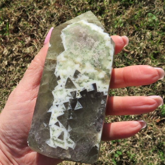 Fluorite Tower  1.68 lbs - Picture 10 of 10